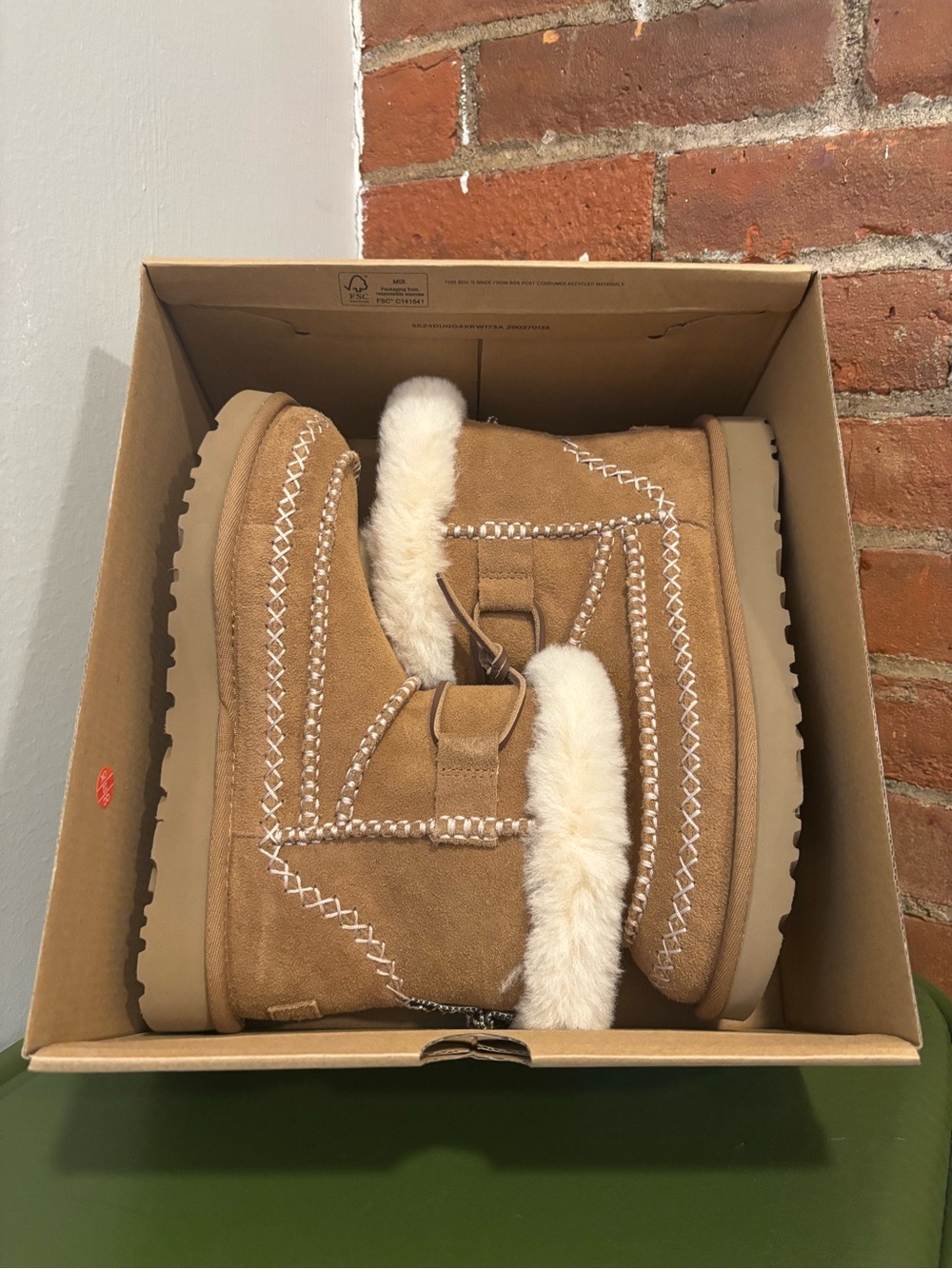 New with Box! Ugg Classic Mini Alpine in Chestnut - Picture 2 of 10